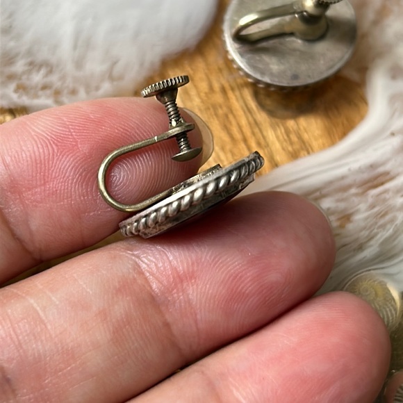 🖤Black & brown stone screw-back earrings - Picture 7 of 11